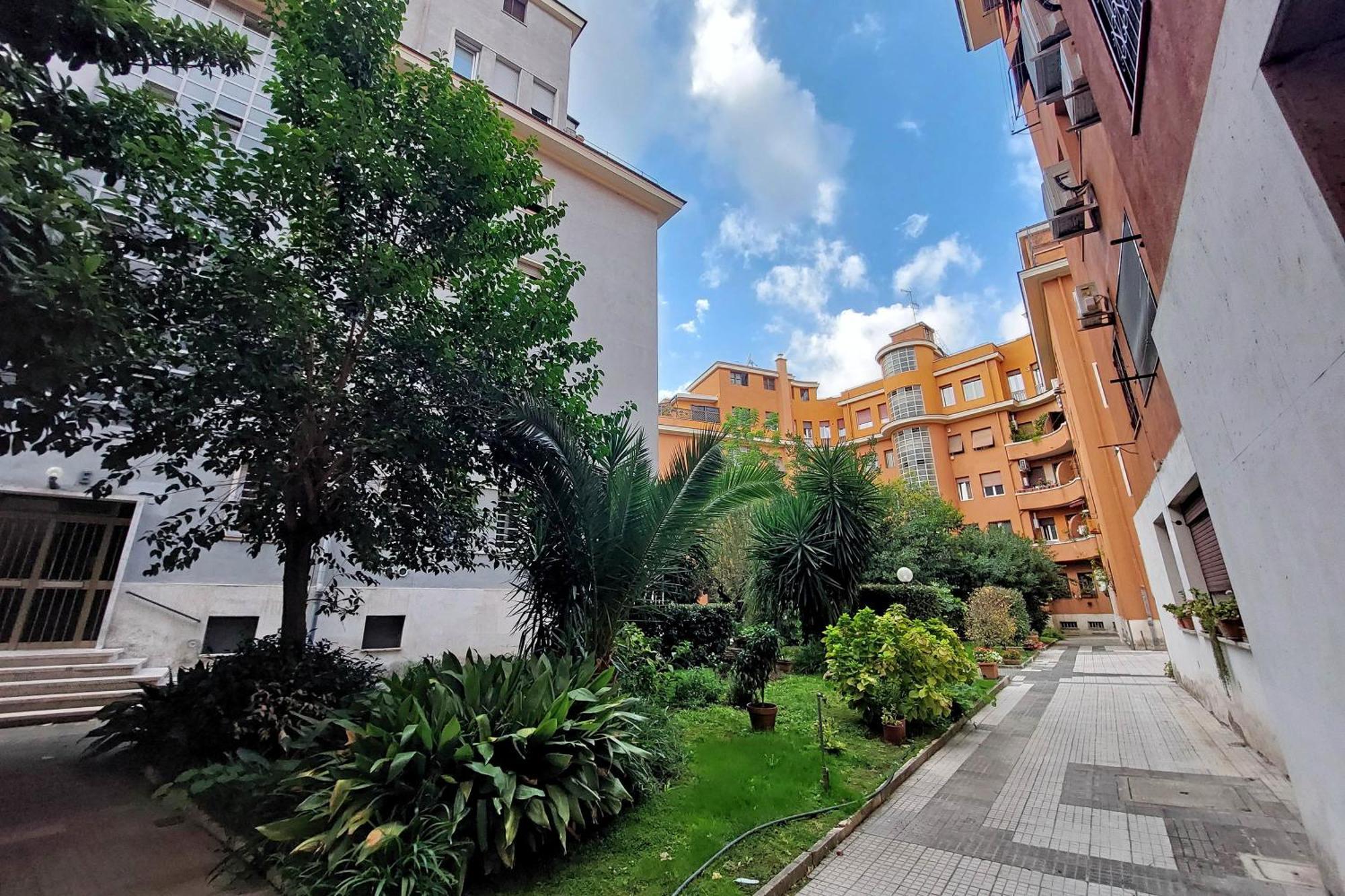 The Place Gallia - New Guesthouse San Giovanni- Self Check-In - Modern Bathrooms-Near Metro A, Rome