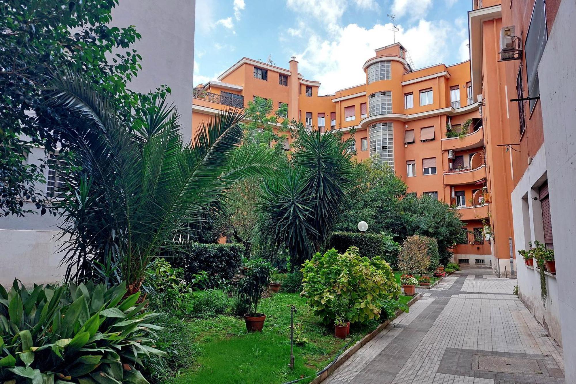 The Place Gallia - New Guesthouse San Giovanni- Self Check-In - Modern Bathrooms-Near Metro A — Photos 1